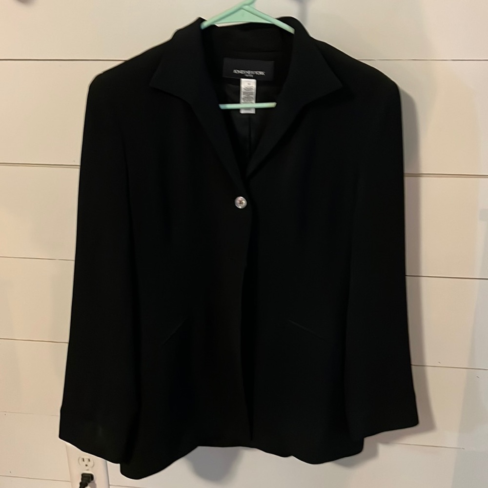 Jones New York suit jacket size 8p